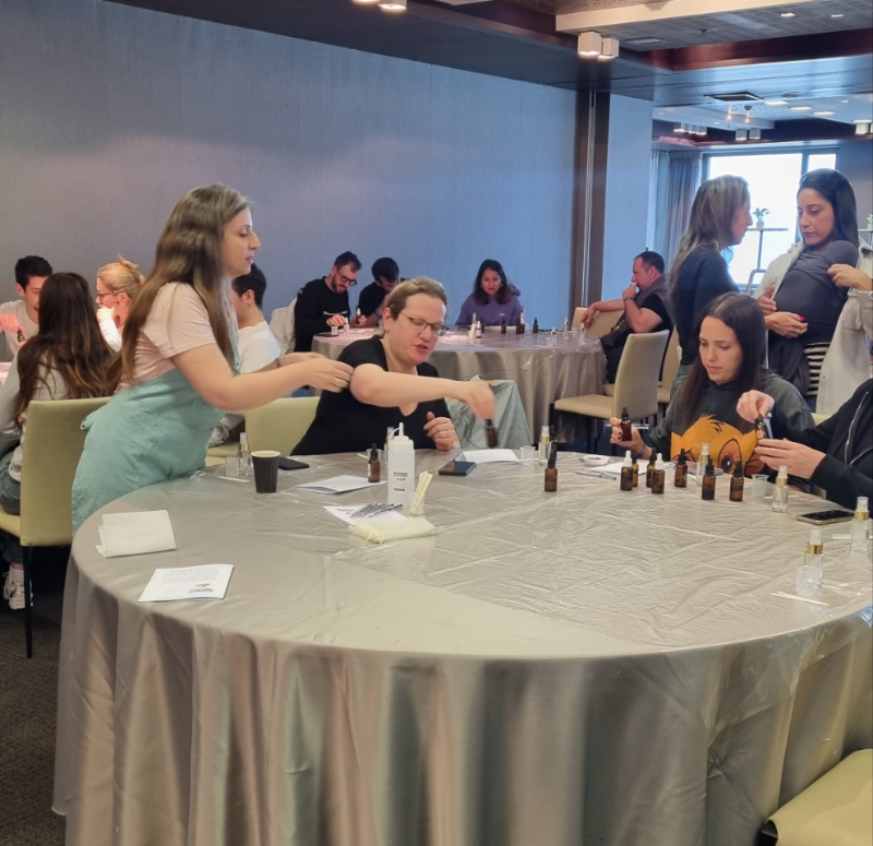 סדנה לארגונים להכנת בושם ארומתרפי