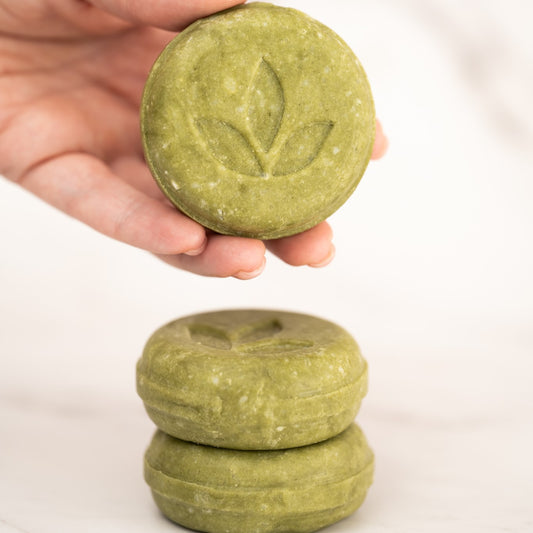 שמפו מוצק טבעי עם אבקת סרפד