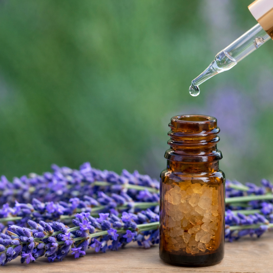 איך שמנים אתריים עובדים ואיך הם משפיעים עלינו בהרחה?