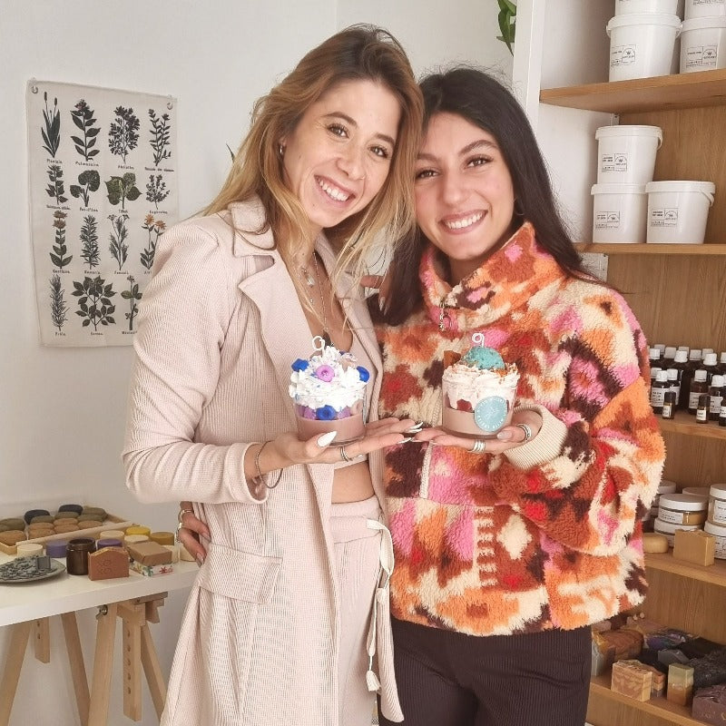 סדנה עם חברה להכנת נרות קינוחח קצפת ריחניים